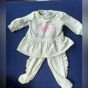 3M baby sweater outfit